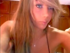 This webcam tgirl has a perfect body
